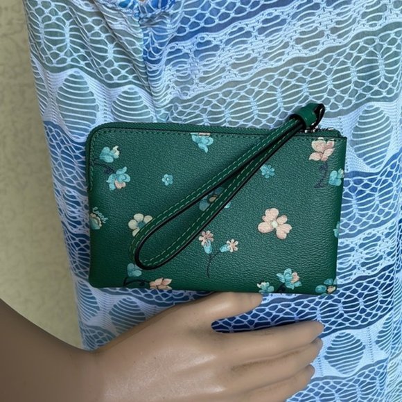 Coach Mystical Floral Corner Zip Wristlet Green Multi - Picture 13 of 13